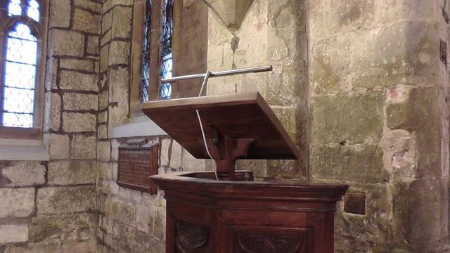 New pulpit desk made from pew oak and fitted with an LED lamp (Photos: 17/11/2017 DW)